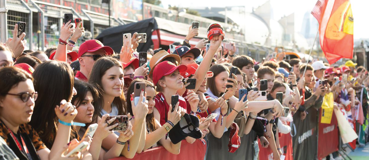 Formula 1 Qatar Airways Гран-при Азербайджана 2025: Болельщики на прогулке по пит-лейну