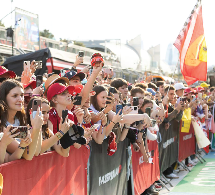 Formula 1 Qatar Airways Гран-при Азербайджана 2025: Болельщики на прогулке по пит-лейну